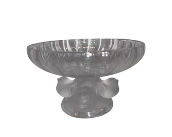 Lalique Nogent Vogelschale, Lalique Frosted Vogelsockel, signiert Lalique, Lalique Nogent Sockelschale, Lalique 4 Vögel Fußschale, Mint