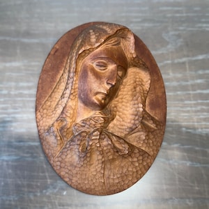 Vintage Virgin Mary Wall Hanger, Vintage Carved Wooden Virgin Mary, Catholic 6 1/2" Carved Oval Virgin Mary, Carved Wood Virgin Mary Plaque