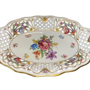 Schumann Dresden ovale displaykom, antieke Schumann Duitsland bloemen doorboorde ovale kom, Schumann Dresden Flowers 12 1/2" schaal met netvormig patroon