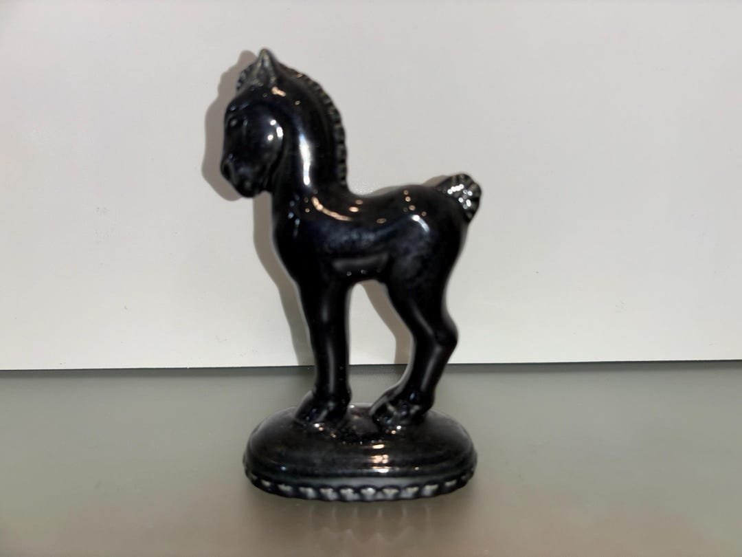 ヴィンテージ陶器製馬の置物、光沢のある黒い馬の置物、ヴィンテージ