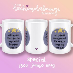 Peut inclure: Trois mugs en céramique blanche avec le texte "all things considered, I'm pretty fucking special" dans un ovale violet avec des étoiles dorées. Les mugs sont étiquetés "Special" et sont des mugs jumbo de 444 ml.