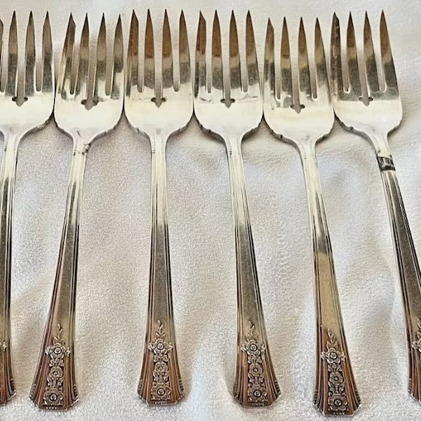 6 Oneida Community Tudor Plate FORTUNE Pattern 1939  Silverplated Salad Forks