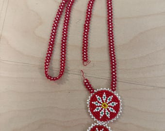 Collar Navajo con medallón de cuentas de nativos americanos vintage con borla de cuentas dañada