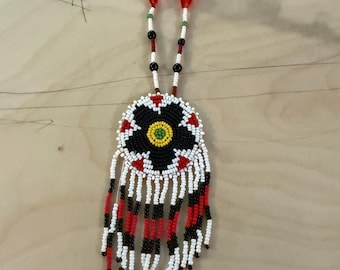 Collar navajo con medallón de cuentas de nativos americanos vintage