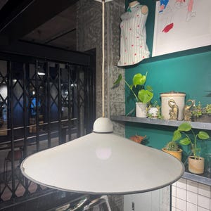 Lampada a sospensione in metallo perforato di Ron Rezek Lighting Design degli anni &#39;80, colore bianco