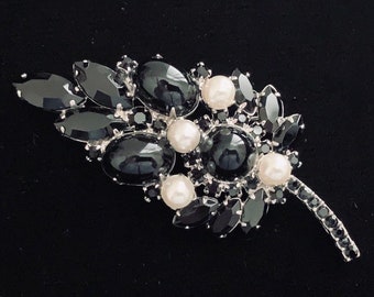 Vintage Juliana Black Rhinestone/Faux Pearl Brooch