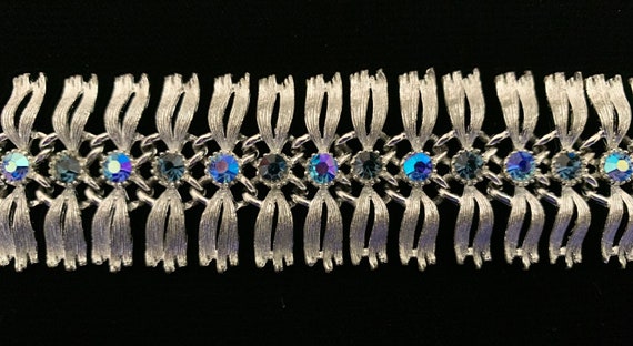 Vintage Lisner Silvertone Blue Rhinestone Link Br… - image 3