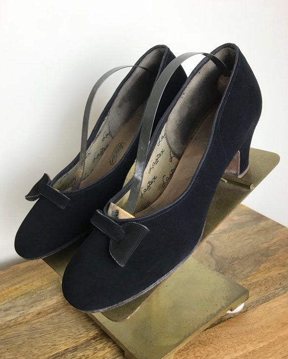 Vintage 40s Womens Black Suede Low Heels