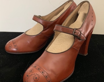 Vintage 30s Caramel Spectator Mary Jane Heels