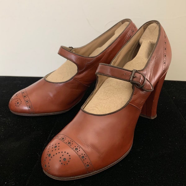 Vintage 30s Caramel Spectator Mary Jane Heels