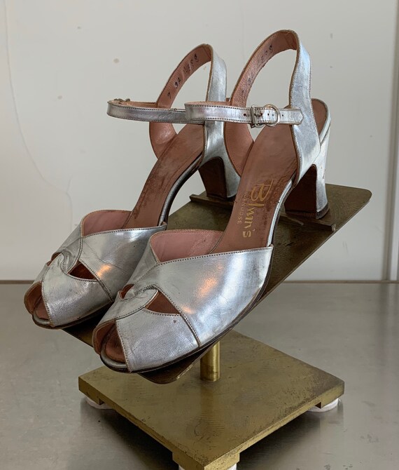 Vintage 30s 40s Silver Leather Peep Toe Heels 7