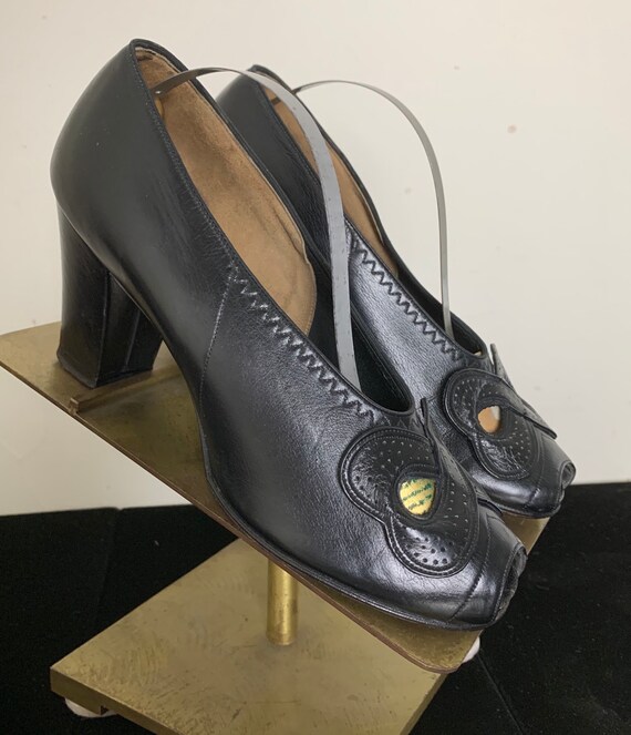 Spectacular Vintage Late 30s Bow Front Peep Toe He