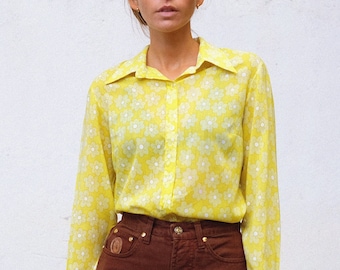 Vintage 70's Shirt, Yellow Floral Shirt Button Down Retro 70's Top, Long Sleeve Shirt, Pointy Collar Fitted Button Up Shirt Floral Pattern S