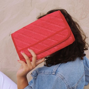 Vintage 70s Clutch Straw Purse Red Boho Clutch Poppy Red Valentine Bag, Straw Shoulder Bag, Crossbody Strap Envelope Clutch, Woven Handbag