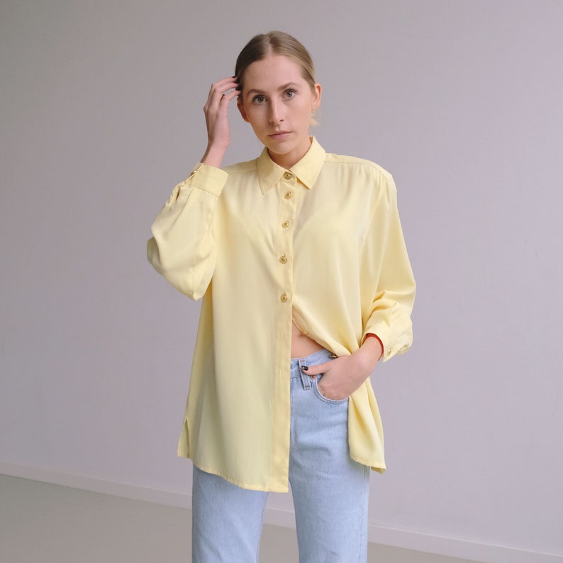 outfit blusa amarilla pastel