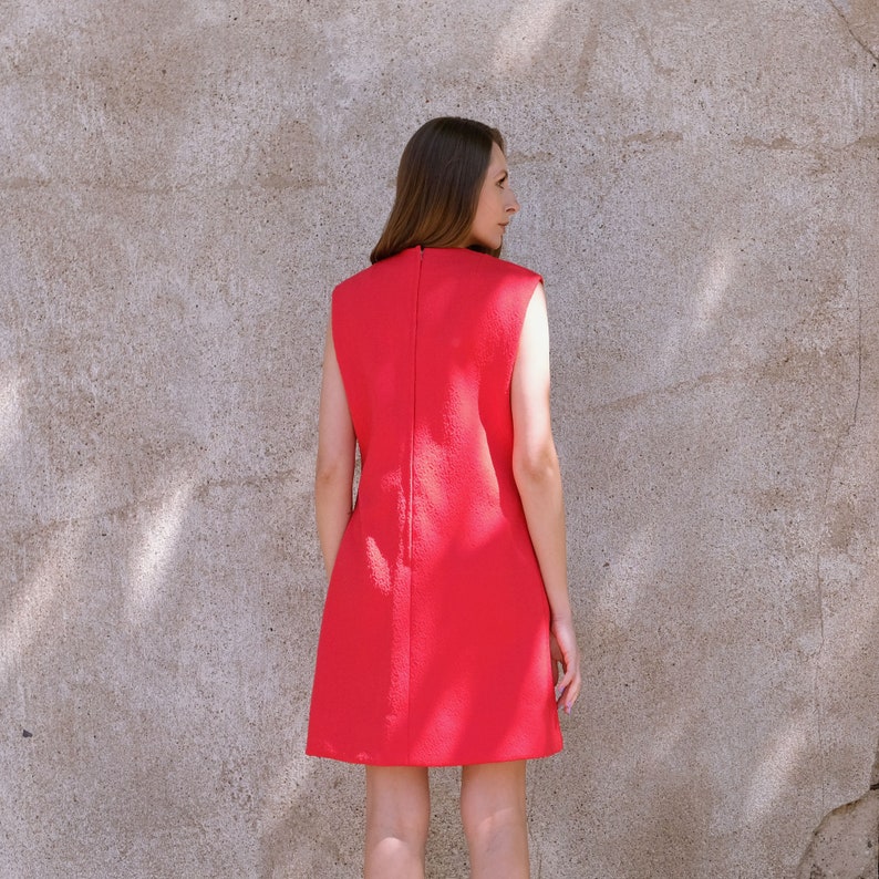 Vintage 60s Dress Red Mod Mini Dress Retro A-Line Dress Twiggy Scooter Dress Textured Fitted Dress Crimplene Shift Sleeveless Dress XS S image 9