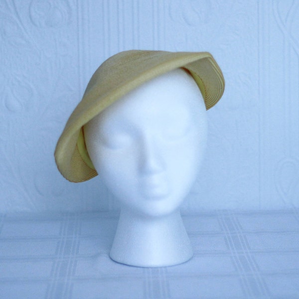 30's to 50's lemon yellow summer straw hat - small medium