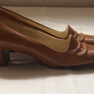 Vintage 60&#39;s shoes with heel brown patent leather
