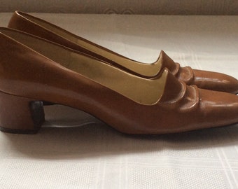 Vintage 60's brown shoes with heel brown patent leather