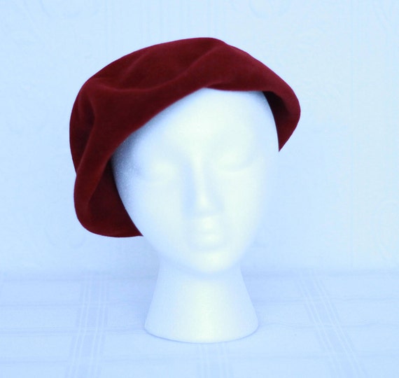 Ruby red 50's beret hat made in Italy for Blooming