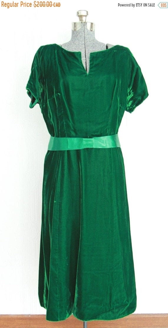 Fall sale - 30's green velvet dress size 10