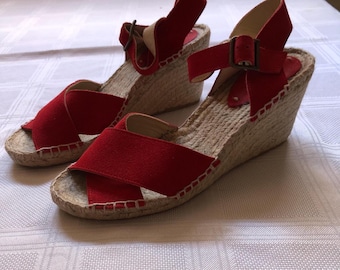 New never worn lipstick red Soludos wedge espadrilles in suede - size 9.5 US or 40 EU