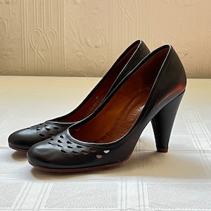 Early 2000 Y2K Vintage Chie Mihara heels, retro pumps, black leather with cutouts at toes - size 40 EU or 9 to 9.5 US