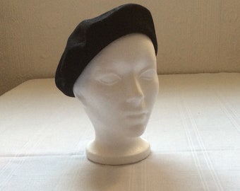 Vintage mid century Kangol black felt beret, perfect condition