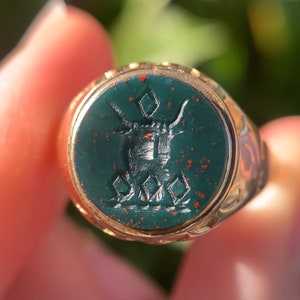 Rare Antique c. 1800s Victorian 15k Solid Yellow Gold Bull Taurus Carved Bloodstone Family Crest Signet Ring Astrology Zodiac - Size 10.5