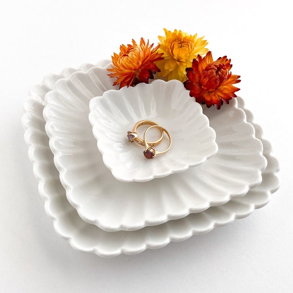 Square Scallop Minimalistic Ceramic Ring Dish | Simple Engagement Dish Tray | Scalloped Home Decor Holder | Custom Key Dish | Catchall Tray