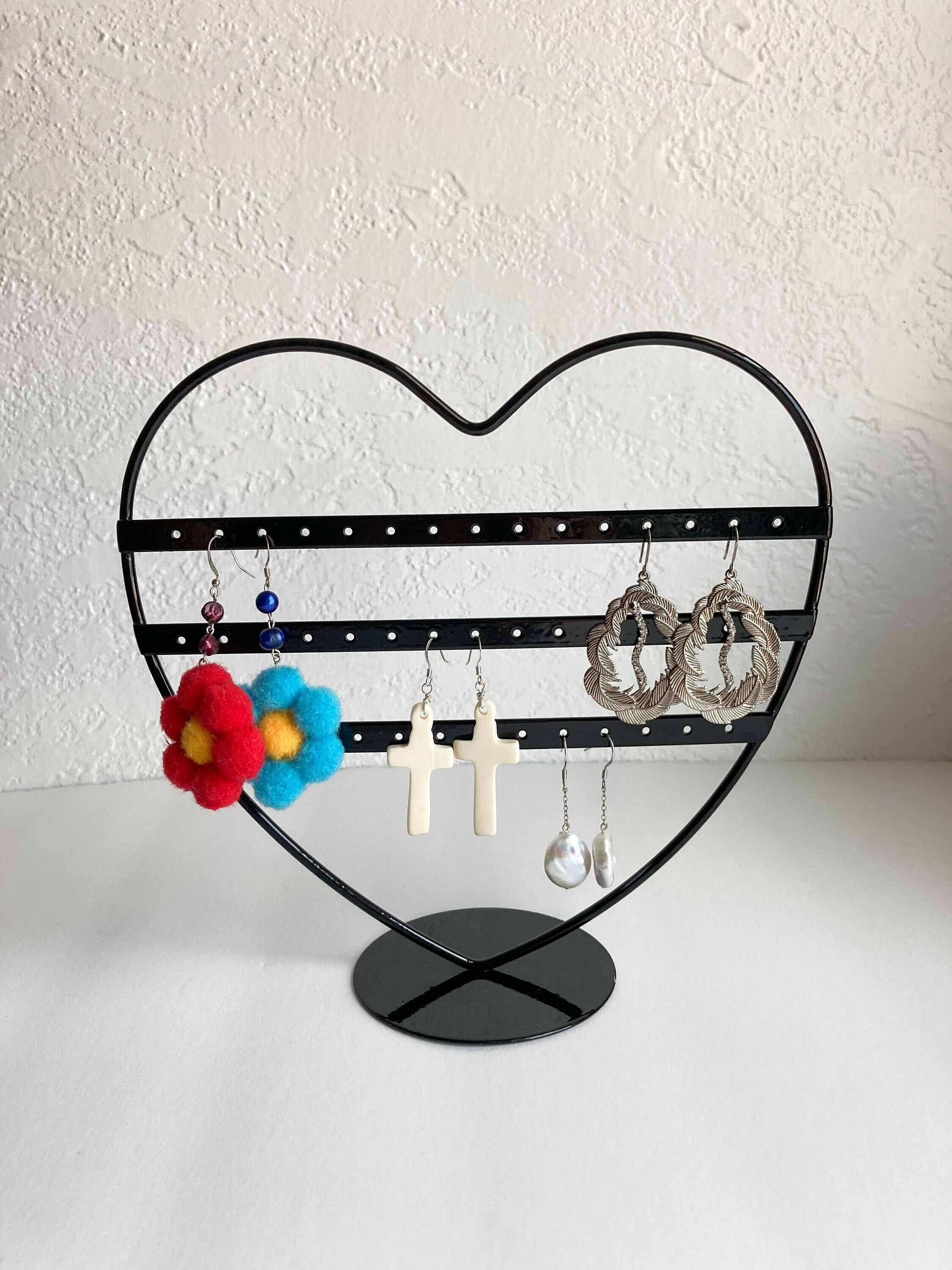 Heart outlet earring holder