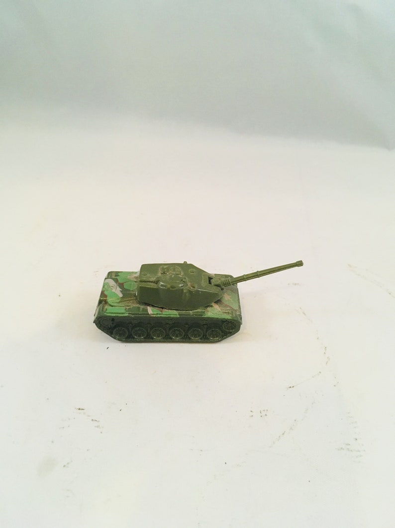 hot wheels army tank