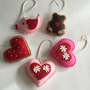 Valentines Day decor, valentines days ornaments, felt ornaments, teddy bear ornament, felt heart ornament, valentines day decorations
