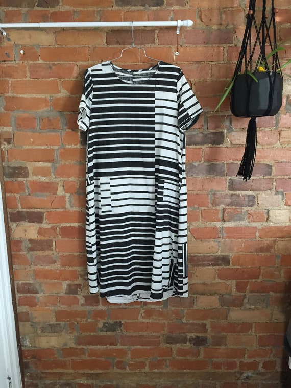 Abstract Parallel Lines Flowy T Shirt Dress