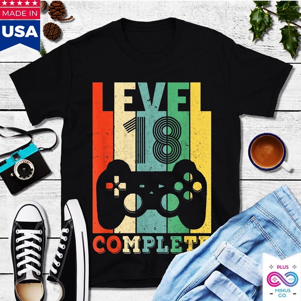 Herren 18. Geburtstag Mann Level 18 Jahre Junge 2002 Deko Geschenk T-Shirt,Video Game Online Gamer Gift, Game Controller, Video Game Lover