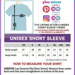 K&ouml;nnte beinhalten: Eine Gr&ouml;&szlig;entabelle f&uuml;r ein Unisex-T-Shirt mit kurzen &Auml;rmeln. Die Tabelle zeigt die Ma&szlig;e in Zoll f&uuml;r K&ouml;rperl&auml;nge und -breite in den Gr&ouml;&szlig;en XS bis 3XL. Die Tabelle enth&auml;lt auch Anweisungen, wie Sie Ihr Shirt messen.