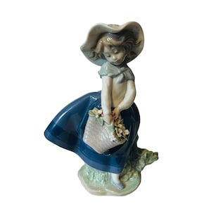Lladro figurine Spain Nao Daisa Vtg sculpture Pretty Pickings 5222 Linda Capazo