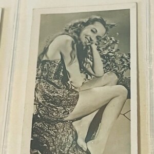 Carreras Tobacco 1939 Trading Card película escenario bellezas foto Mamo Clark traje de baño