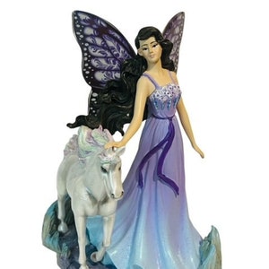 Einhorn Figur Pegasus Hamilton Mystic Wings Verzauberung neugierig Fee lila