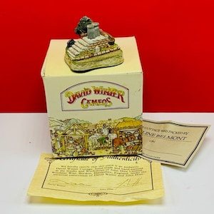 DAVID WINTER COTTAGE cameos miniature vintage figurine statue sculpture vtg great britain england nib box coa house Hine 1991 Saddle Steps