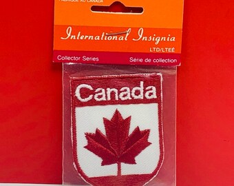 PATCH BADGE EMBLEM vintage collectible vtg mcm Canada international insignia collector series sealed red maple leaf