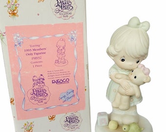 PRECIOUS MOMENTS FIGURINE Enesco vintage sculpture decor gift nib box porcelain bisque Christmas 1993 members only Loving pm932 teddy bear