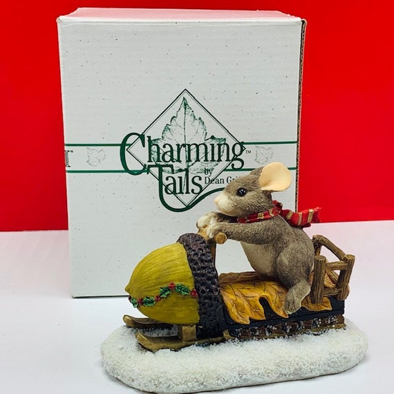 Charming Tails Snow Plow 87566  Brand New in Box Retired