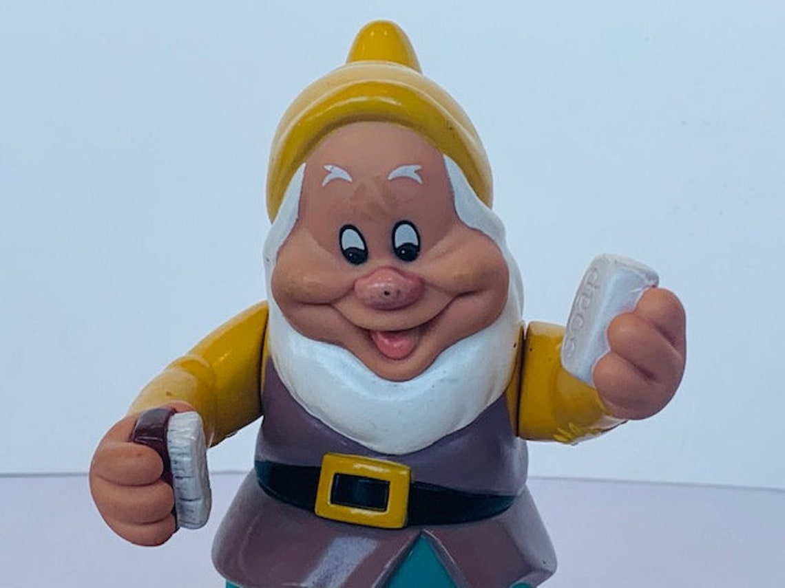 snow white and the seven dwarfs figurine