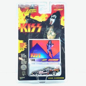 ジョニー ライトニング キッス ビンテージ ダイキャスト ストックカー 新品 moc フォトカード 1997 ビンテージ ロックロール ヘビーメタル 記念品 マンティス ジーン シモンズ #28 BM1