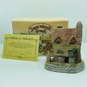 DAVID WINTER COTTAGE vintage figurine statue sculpture vtg great britain england nib box coa house Hine 1980 wine merchant