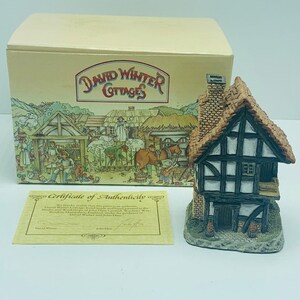DAVID WINTER COTTAGE vintage figurine statue sculpture vtg great britain england nib box coa house Hine 1984 Spinners