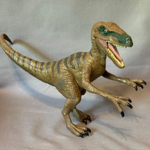 Vintage Jurassic Park Figure Toy Dinosaur Mattel Velociraptor Raptor Hasbro Roar
