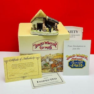 DAVID WINTER COTTAGE vintage figurine statue sculpture vtg great britain england nib box coa house Hine shires 1992 Staffordshire stable