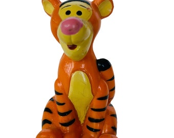 Winnie Pooh figurine Tigger Birthday gift vtg Disney World resin cake topper WD1